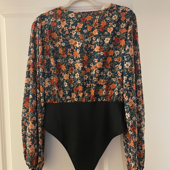 Floral, deep cut, bodysuit - Picture 2 of 5